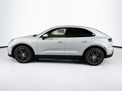 2026 Porsche Macan - Photo 2