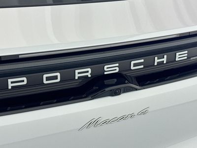 2026 Porsche Macan - Photo 25