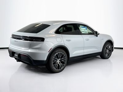 2026 Porsche Macan - Photo 9