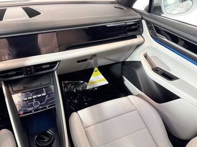 2026 Porsche Macan - Photo 21