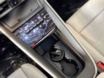 2026 Porsche Macan - Photo 18