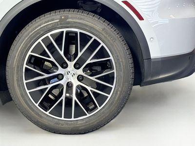 2026 Porsche Macan - Photo 24
