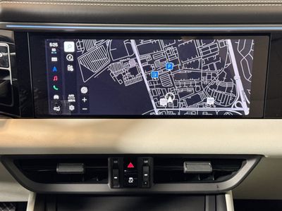 2026 Porsche Macan - Photo 16