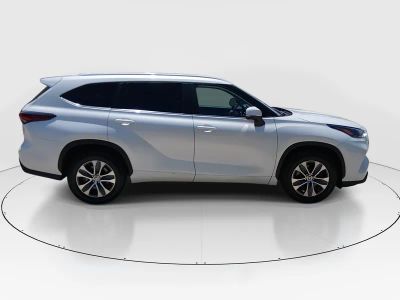 2024 Toyota Highlander — photo 8 view