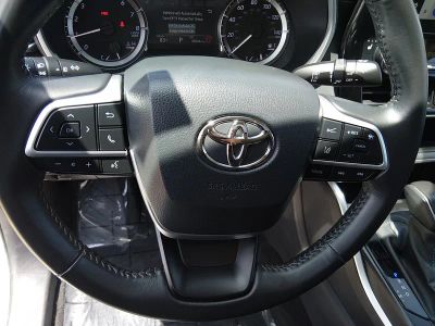 2024 Toyota Highlander — photo 12 view