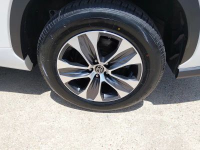 2024 Toyota Highlander — photo 10 view