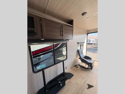 2022 Pacific Coachworks Blaze'n - Photo 12