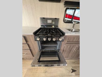 2022 Pacific Coachworks Blaze'n - Photo 25