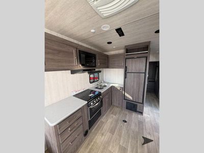 2022 Pacific Coachworks Blaze'n - Photo 17