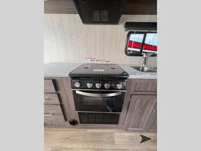 2022 Pacific Coachworks Blaze'n - Photo 24