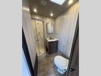 2022 Pacific Coachworks Blaze'n - Photo 37