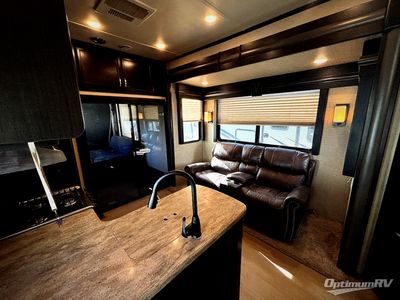 2016 Dutchmen Voltage V-Series - Photo 4