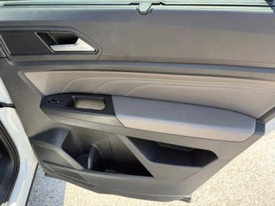 2023 Volkswagen Atlas — photo 18 view