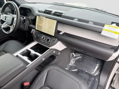2026 Land Rover Defender 110 — photo 13 view