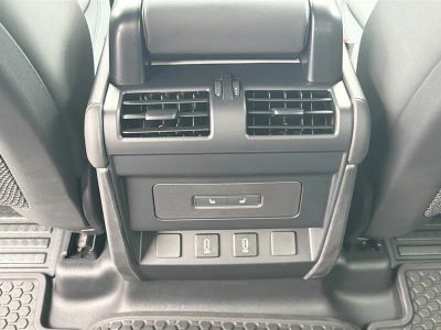 2026 Land Rover Defender 110 — photo 19 view