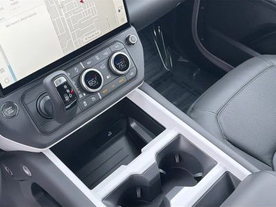 2026 Land Rover Defender 110 — photo 28 view