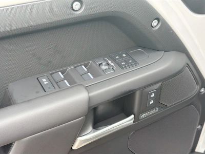 2026 Land Rover Defender 110 — photo 22 view