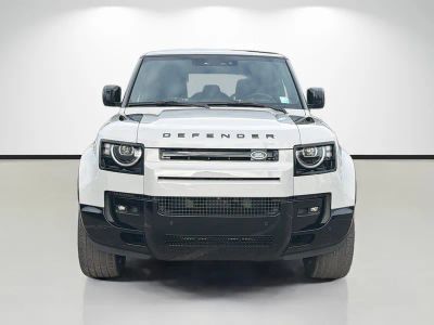 2026 Land Rover Defender 110 — photo 8 view