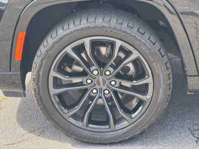 2023 Jeep Grand Wagoneer - Photo 11
