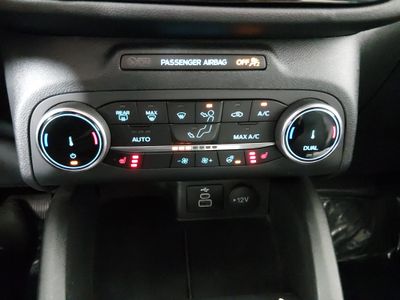 2025 Ford Escape — photo 17 view