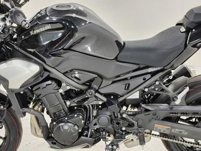 2025 Kawasaki Z900 ABS Metallic Spark Black/Metallic Carbon Gray - Photo 10