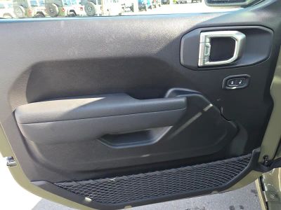 2026 Jeep Wrangler — photo 14 view