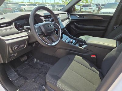 2026 Jeep Grand Cherokee — photo 14 view