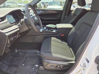 2026 Jeep Grand Cherokee — photo 13 view