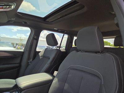 2026 Jeep Grand Cherokee — photo 12 view