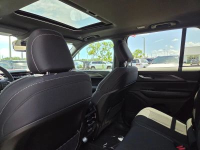 2026 Jeep Grand Cherokee — photo 9 view