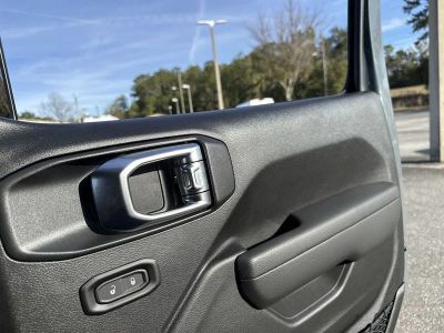 2026 Jeep Wrangler — photo 25 view
