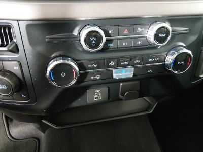 2025 Ford F-150 - Photo 17