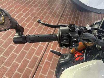 2025 Yamaha XSR900 - Photo 13