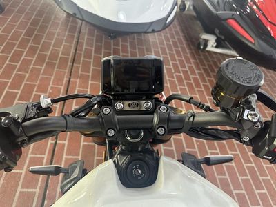2025 Yamaha XSR900 - Photo 14