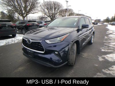 2022 Toyota Highlander LE - Photo 10