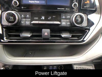 2022 Toyota Highlander LE - Photo 22
