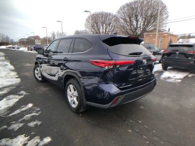 2022 Toyota Highlander LE - Photo 32