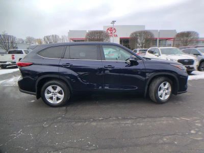 2022 Toyota Highlander LE - Photo 28