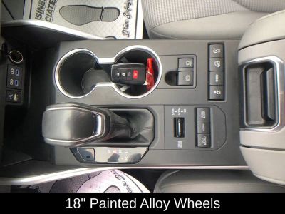 2022 Toyota Highlander LE - Photo 26