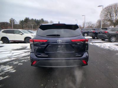 2022 Toyota Highlander LE - Photo 31