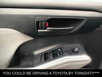 2022 Toyota Highlander LE - Photo 18