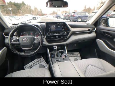 2022 Toyota Highlander LE - Photo 15