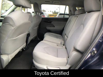 2022 Toyota Highlander LE - Photo 14