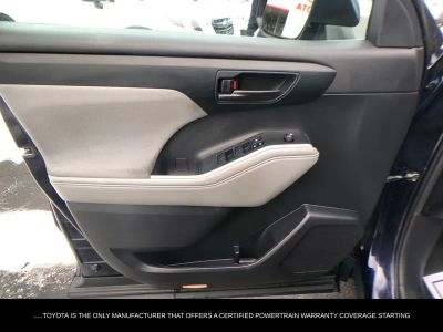 2022 Toyota Highlander LE - Photo 17
