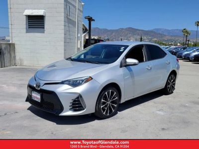 2018 TOYOTA COROLLA SE CVT in SILVER — front three-quarter view