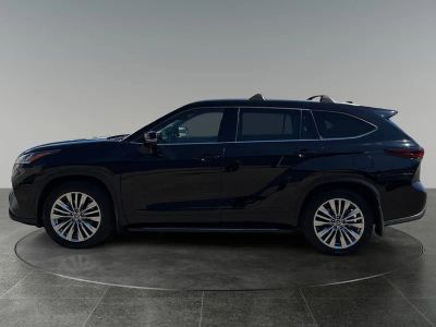 2024 Toyota Highlander — detail view