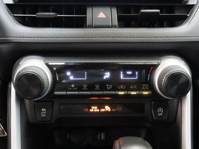 2024 Toyota RAV4 AWD — photo 18 view