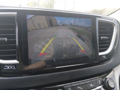 2023 Chrysler Pacifica — photo 16 view