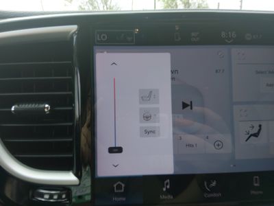 2023 Chrysler Pacifica — photo 18 view