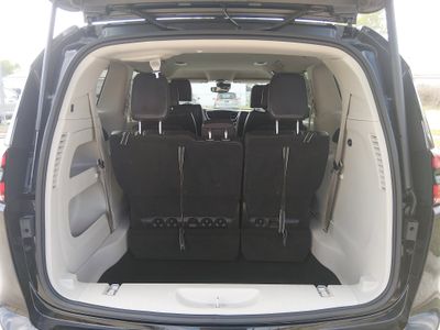 2023 Chrysler Pacifica — photo 11 view